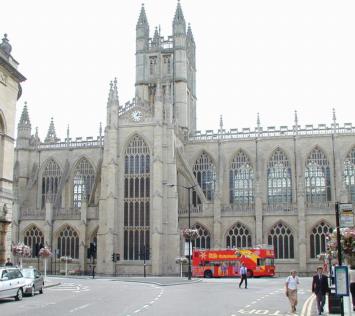 Bath Abbey and tour bus
